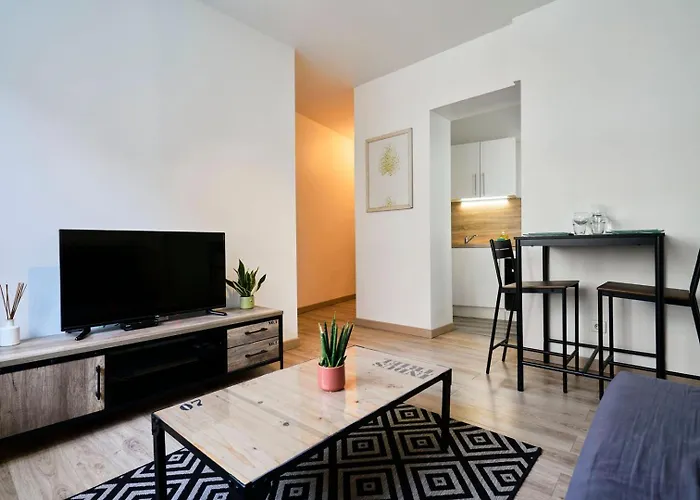Quiet One-Bedroom Flat Close To The Metro