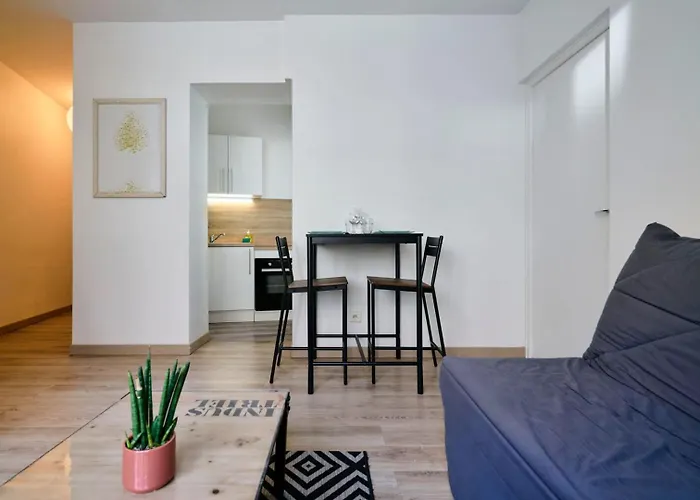 Quiet One-Bedroom Flat Close To The Metro