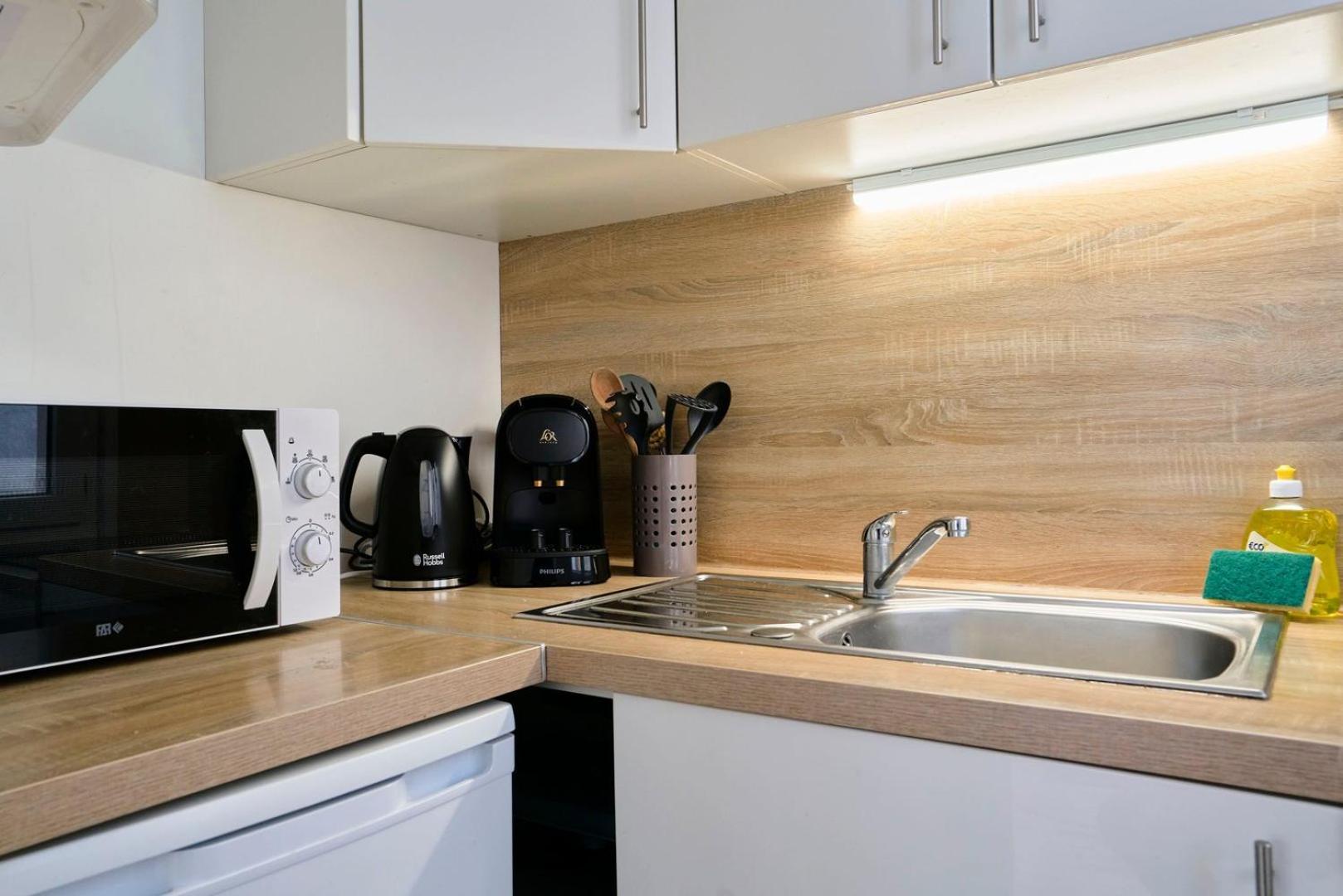 Quiet One-bedroom Flat Close To The Metro Apartment